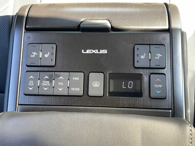 レクサス ＥＳ 300h バージョンL 愛知県 2021(令3)年 4.6万km グラファイトブラックガラスフレーク ワンオーナー/サンルーフ/純正メモリナビ/フルセグ・Bluetooth・CD・DVD・SD・USB・AUX/前後ドライブレコーダー/パノラミックビューモニター/ブラインドスポットモニター/ヘッドアップディスプレイ/プリクラッシュセーフティー/レーダークルーズコントロール/ロードトレーシングアシスト/ロードサインアシスト/パーキングサポートアラーム/クリアランスソナー/先行車発進お知らせ/タイヤ空気圧警報システム/三眼LEDヘッドライト/AC100V/電動リアゲート/電動パーキングブレーキ/LEDヘッドライト/オートハイビーム/電動リアサンシェード/D.N席エアーシート/全席シートヒーター/D・N席メモリ付きパワーシート/全席パワーシート/ウッドコンビ革巻きステアリング/ステアリングヒーター/ステアリングスイッチ/パドルシフト/ビルトインETC2.0/純正フロアマット/ISOFIX/コムテック製レーダー探知機/保証書/スペアキー（スマートキー・カードキー×１）/取扱説明書/ディーラー整備記録簿R6