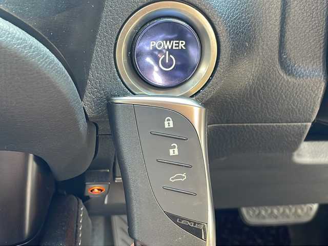 レクサス ＥＳ 300h バージョンL 愛知県 2021(令3)年 4.6万km グラファイトブラックガラスフレーク ワンオーナー/サンルーフ/純正メモリナビ/フルセグ・Bluetooth・CD・DVD・SD・USB・AUX/前後ドライブレコーダー/パノラミックビューモニター/ブラインドスポットモニター/ヘッドアップディスプレイ/プリクラッシュセーフティー/レーダークルーズコントロール/ロードトレーシングアシスト/ロードサインアシスト/パーキングサポートアラーム/クリアランスソナー/先行車発進お知らせ/タイヤ空気圧警報システム/三眼LEDヘッドライト/AC100V/電動リアゲート/電動パーキングブレーキ/LEDヘッドライト/オートハイビーム/電動リアサンシェード/D.N席エアーシート/全席シートヒーター/D・N席メモリ付きパワーシート/全席パワーシート/ウッドコンビ革巻きステアリング/ステアリングヒーター/ステアリングスイッチ/パドルシフト/ビルトインETC2.0/純正フロアマット/ISOFIX/コムテック製レーダー探知機/保証書/スペアキー（スマートキー・カードキー×１）/取扱説明書/ディーラー整備記録簿R6