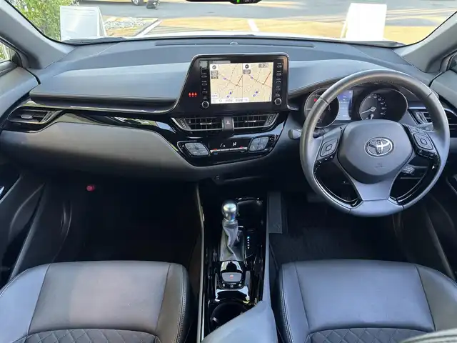 トヨタ Ｃ－ＨＲ G モード ネロセーフティプラスⅡ 千葉県 2022(令4)年 1.5万km プラチナホワイトパールマイカ トヨタセーフティセンス/プリクラッシュセーフティ/レーダークルーズコントロール/レーンキープアシスト/ブラインドスポットモニター/純正ナビ/Bluetooth/全方位カメラ/ハーフレザーシート/ブラインドスポットモニター/社外18インチAW/LEDライト/ETC/保証書・取説/スペアキー