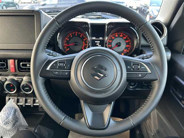 スズキ ジムニー ノマド FC 愛知県 2025(令7)年 0.1千km 黒 /禁煙/ワンオーナー//登録時走行車39km//パートタイム4WD//ヒルホールドコントロール//ヒルディセントコントロール//シートヒーター//スマートキー//スペアスマートキー//プッシュスタート//オートLEDヘッドライト//ハイビームアシスト//ヘッドライトレベライザー//ヘッドライトウォッシャー//フォグランプ//スペアタイヤ//デュアルカメラブレーキサポート//後退時ブレーキサポート//前後方誤発進抑制機能//ACC//先行車発進お知らせ機能//ふらつきサポート//標識認識機能//横滑り防止//アイドリングストップ//本革巻きステアリング//ステアリングスイッチ//ステアリングチルト機構//LEDサイドターンランプ付ドアミラー//純正フロアマット//バニティミラー//防眩式ルームミラー//ISOFIX//新車時保証書//取扱説明書