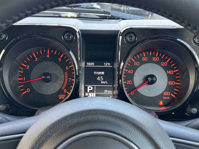 スズキ ジムニー ノマド FC 愛知県 2025(令7)年 0.1千km 黒 /禁煙/ワンオーナー//登録時走行車39km//パートタイム4WD//ヒルホールドコントロール//ヒルディセントコントロール//シートヒーター//スマートキー//スペアスマートキー//プッシュスタート//オートLEDヘッドライト//ハイビームアシスト//ヘッドライトレベライザー//ヘッドライトウォッシャー//フォグランプ//スペアタイヤ//デュアルカメラブレーキサポート//後退時ブレーキサポート//前後方誤発進抑制機能//ACC//先行車発進お知らせ機能//ふらつきサポート//標識認識機能//横滑り防止//アイドリングストップ//本革巻きステアリング//ステアリングスイッチ//ステアリングチルト機構//LEDサイドターンランプ付ドアミラー//純正フロアマット//バニティミラー//防眩式ルームミラー//ISOFIX//新車時保証書//取扱説明書