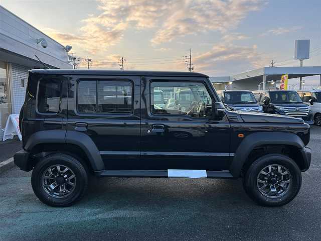 スズキ ジムニー ノマド FC 愛知県 2025(令7)年 0.1千km 黒 /禁煙/ワンオーナー//登録時走行車39km//パートタイム4WD//ヒルホールドコントロール//ヒルディセントコントロール//シートヒーター//スマートキー//スペアスマートキー//プッシュスタート//オートLEDヘッドライト//ハイビームアシスト//ヘッドライトレベライザー//ヘッドライトウォッシャー//フォグランプ//スペアタイヤ//デュアルカメラブレーキサポート//後退時ブレーキサポート//前後方誤発進抑制機能//ACC//先行車発進お知らせ機能//ふらつきサポート//標識認識機能//横滑り防止//アイドリングストップ//本革巻きステアリング//ステアリングスイッチ//ステアリングチルト機構//LEDサイドターンランプ付ドアミラー//純正フロアマット//バニティミラー//防眩式ルームミラー//ISOFIX//新車時保証書//取扱説明書