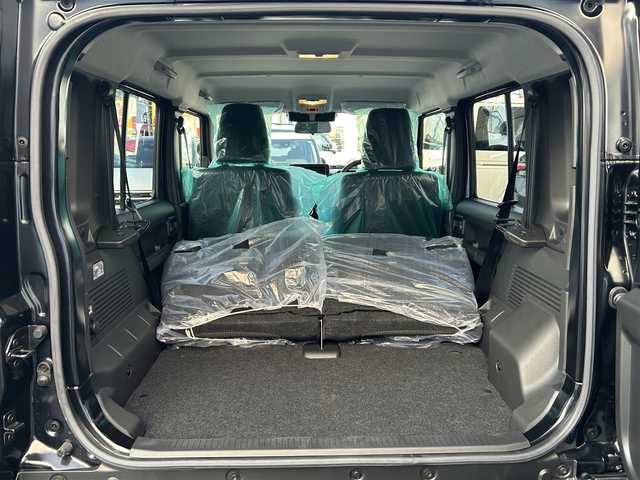 スズキ ジムニー ノマド FC 愛知県 2025(令7)年 0.1千km 黒 /禁煙/ワンオーナー//登録時走行車39km//パートタイム4WD//ヒルホールドコントロール//ヒルディセントコントロール//シートヒーター//スマートキー//スペアスマートキー//プッシュスタート//オートLEDヘッドライト//ハイビームアシスト//ヘッドライトレベライザー//ヘッドライトウォッシャー//フォグランプ//スペアタイヤ//デュアルカメラブレーキサポート//後退時ブレーキサポート//前後方誤発進抑制機能//ACC//先行車発進お知らせ機能//ふらつきサポート//標識認識機能//横滑り防止//アイドリングストップ//本革巻きステアリング//ステアリングスイッチ//ステアリングチルト機構//LEDサイドターンランプ付ドアミラー//純正フロアマット//バニティミラー//防眩式ルームミラー//ISOFIX//新車時保証書//取扱説明書