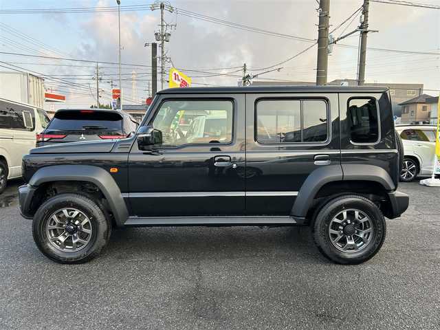 スズキ ジムニー ノマド FC 愛知県 2025(令7)年 0.1千km 黒 /禁煙/ワンオーナー//登録時走行車39km//パートタイム4WD//ヒルホールドコントロール//ヒルディセントコントロール//シートヒーター//スマートキー//スペアスマートキー//プッシュスタート//オートLEDヘッドライト//ハイビームアシスト//ヘッドライトレベライザー//ヘッドライトウォッシャー//フォグランプ//スペアタイヤ//デュアルカメラブレーキサポート//後退時ブレーキサポート//前後方誤発進抑制機能//ACC//先行車発進お知らせ機能//ふらつきサポート//標識認識機能//横滑り防止//アイドリングストップ//本革巻きステアリング//ステアリングスイッチ//ステアリングチルト機構//LEDサイドターンランプ付ドアミラー//純正フロアマット//バニティミラー//防眩式ルームミラー//ISOFIX//新車時保証書//取扱説明書
