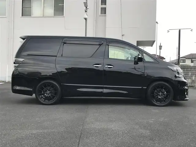 トヨタ ヴェルファイア 2．4Z ゴールデンアイズ 栃木県 2013(平25)年 14.4万km ブラック (株)IDOMが運営する【じしゃロン小山店】の自社ローン対象車両になります。こちらは現金ご利用時の価格です。/自社ローンご希望の方は別途その旨お申付け下さい。//禁煙車/純正フルセグナビ/（CD/DVD/AM/FMラジオ）/(Bluetooth)/スマートキー/プッシュスタート/バックカメラ/ＥＴＣ/クルーズコントロール/両側パワースライドドア/パワーバックドア/オットマン/システムコンソール/ステアリングリモコン/電動格納ドアミラー/パワーウインドウ/オートライト/自動防眩ミラー