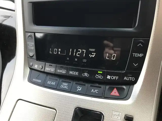 トヨタ ヴェルファイア 2．4Z ゴールデンアイズ 栃木県 2013(平25)年 14.4万km ブラック (株)IDOMが運営する【じしゃロン小山店】の自社ローン対象車両になります。こちらは現金ご利用時の価格です。/自社ローンご希望の方は別途その旨お申付け下さい。//禁煙車/純正フルセグナビ/（CD/DVD/AM/FMラジオ）/(Bluetooth)/スマートキー/プッシュスタート/バックカメラ/ＥＴＣ/クルーズコントロール/両側パワースライドドア/パワーバックドア/オットマン/システムコンソール/ステアリングリモコン/電動格納ドアミラー/パワーウインドウ/オートライト/自動防眩ミラー