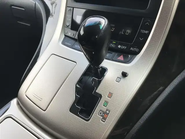 トヨタ ヴェルファイア 2．4Z ゴールデンアイズ 栃木県 2013(平25)年 14.4万km ブラック (株)IDOMが運営する【じしゃロン小山店】の自社ローン対象車両になります。こちらは現金ご利用時の価格です。/自社ローンご希望の方は別途その旨お申付け下さい。//禁煙車/純正フルセグナビ/（CD/DVD/AM/FMラジオ）/(Bluetooth)/スマートキー/プッシュスタート/バックカメラ/ＥＴＣ/クルーズコントロール/両側パワースライドドア/パワーバックドア/オットマン/システムコンソール/ステアリングリモコン/電動格納ドアミラー/パワーウインドウ/オートライト/自動防眩ミラー