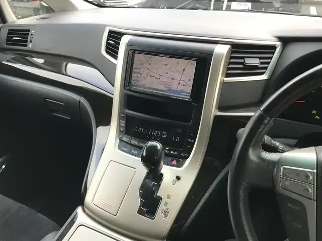 トヨタ ヴェルファイア 2．4Z ゴールデンアイズ 栃木県 2013(平25)年 14.4万km ブラック (株)IDOMが運営する【じしゃロン小山店】の自社ローン対象車両になります。こちらは現金ご利用時の価格です。/自社ローンご希望の方は別途その旨お申付け下さい。//禁煙車/純正フルセグナビ/（CD/DVD/AM/FMラジオ）/(Bluetooth)/スマートキー/プッシュスタート/バックカメラ/ＥＴＣ/クルーズコントロール/両側パワースライドドア/パワーバックドア/オットマン/システムコンソール/ステアリングリモコン/電動格納ドアミラー/パワーウインドウ/オートライト/自動防眩ミラー