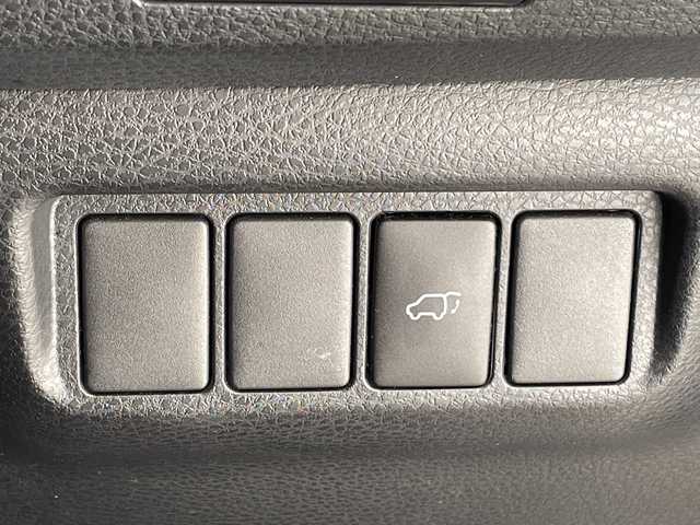 トヨタ ハリアー プレミアム メタル&レザーP 愛知県 2018(平30)年 8.7万km ブラック セーフティセンス　/純正エアロパーツ　/社外１０型ナビ　/３眼ＬＥＤ　/サンルーフ　/黒革シート　/レーダークルコン　/シートヒーター　/エアシート　/バックカメラ　/電動リヤゲート　/パワーシート　/コーナーセンサー/純正AW/ETC/レーンキープ/オートマチックハイビーム/ドライブレコーダー/衝突軽減/フルセグTV/CD/DVD/Bluetooth/ステアリングスイッチ/スマートキー/プッシュスタート