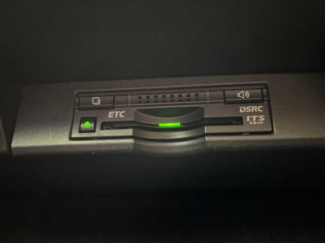 レクサス ＮＸ 200t Fスポーツ 富山県 2015(平27)年 8.9万km ソニッククォーツ 純正ナビ（AM/FM/DVD/BT/USB/フルセグ）/バックカメラ/前後ドライブレコーダー/ビルトインETC/レザーシート/D/N席パワーシート/D席メモリシート/D/N席シートヒーター/D/N席シートベンチレーション/クルーズコントロール/横滑り防止装置/アイドリングストップ/ハンドルヒーター/純正アルミホイール/純正フロアマット/オートLEDライト/オートホールド付電子パーキング/革巻きステアリング/ステアリングスイッチ/パドルシフト/スマートキー