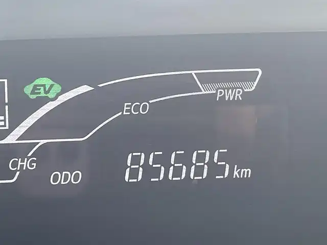 トヨタ アクア S 富山県 2015(平27)年 8.6万km スーパーホワイトⅡ (株)IDOMが運営する【じしゃロン富山店】の自社ローン専用車両になります。こちらは現金またはオートローンご利用時の価格です。自社ローンご希望の方は別途その旨お申し付け下さい/社外オーディオ/ETC/キーレス /スペアキー/ドアバイザー/電格ミラー/純正マット