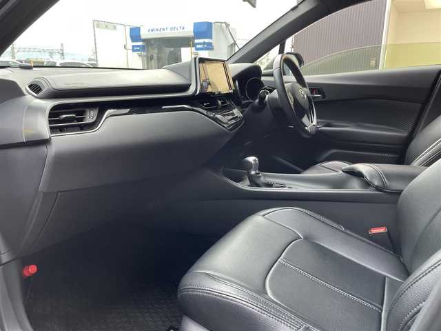 トヨタ Ｃ－ＨＲ S LEDパッケージ 滋賀県 2018(平30)年 2.6万km ブラックマイカ 禁煙車/8インチナビ/　(Bluetooth・フルセグTV・DVD・SD)/ETC/ドライブレコーダー/追従クルーズコントロール/ブレーキホールド/電動パーキングブレーキホールド/前方コーナーセンサー/レーンキープアシスト/オートマチックハイビーム/ステアリングリモコン/PCS