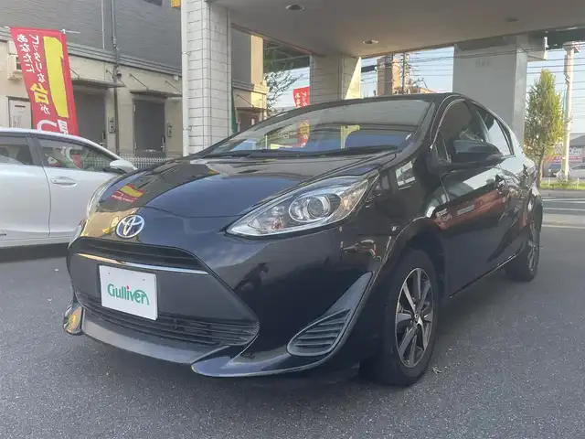 トヨタ アクア G 愛知県 2018(平30)年 9万km ブラックマイカ ワンオーナー/純正SDナビ〈NSZT-W66T〉/・DVD／HDMI／Bluetooth／地デジTV/バックカメラ/クルーズコントロール/TOYOTA　SEFETY SENSE C/・プリクラッシュセーフティ/・レーンディパーチャーアラート/・オートマチックハイビーム/運転席アームレスト/アンテナ分離型ETC/純正15インチAW