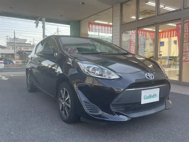 トヨタ アクア G 愛知県 2018(平30)年 9万km ブラックマイカ ワンオーナー/純正SDナビ〈NSZT-W66T〉/・DVD／HDMI／Bluetooth／地デジTV/バックカメラ/クルーズコントロール/TOYOTA　SEFETY SENSE C/・プリクラッシュセーフティ/・レーンディパーチャーアラート/・オートマチックハイビーム/運転席アームレスト/アンテナ分離型ETC/純正15インチAW