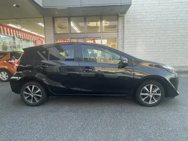 トヨタ アクア G 愛知県 2018(平30)年 9万km ブラックマイカ ワンオーナー/純正SDナビ〈NSZT-W66T〉/・DVD／HDMI／Bluetooth／地デジTV/バックカメラ/クルーズコントロール/TOYOTA　SEFETY SENSE C/・プリクラッシュセーフティ/・レーンディパーチャーアラート/・オートマチックハイビーム/運転席アームレスト/アンテナ分離型ETC/純正15インチAW
