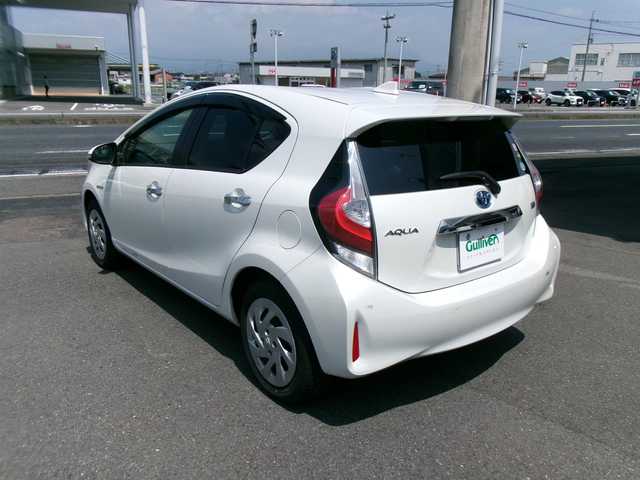 トヨタ アクア S スタイルブラック 群馬県 2019(平31)年 1.9万km ホワイトパールクリスタルシャイン ワンオーナー/Toyota Safety Sense/純正SDナビ・フルセグTV/　・BT・DVD(NSZT-W68T)/純正バックモニター/純正ドライブレコーダー(DRT-C68A)/純正ビルトインETC2.0/前席シートヒーター/スマートキー×2＆プッシュスタート/R2.3.4.5.6.7年記録簿/保証書＆取説