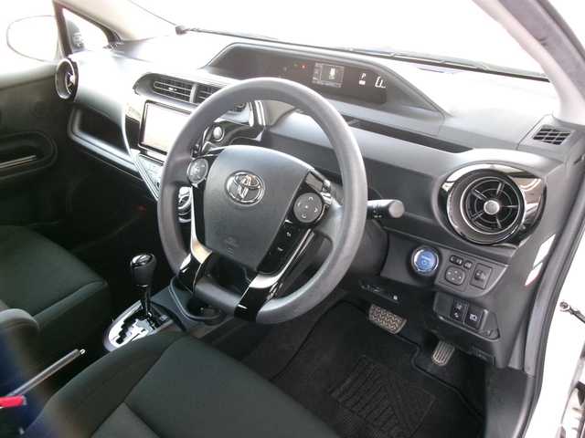 トヨタ アクア S スタイルブラック 群馬県 2019(平31)年 1.9万km ホワイトパールクリスタルシャイン ワンオーナー/Toyota Safety Sense/純正SDナビ・フルセグTV/　・BT・DVD(NSZT-W68T)/純正バックモニター/純正ドライブレコーダー(DRT-C68A)/純正ビルトインETC2.0/前席シートヒーター/スマートキー×2＆プッシュスタート/R2.3.4.5.6.7年記録簿/保証書＆取説