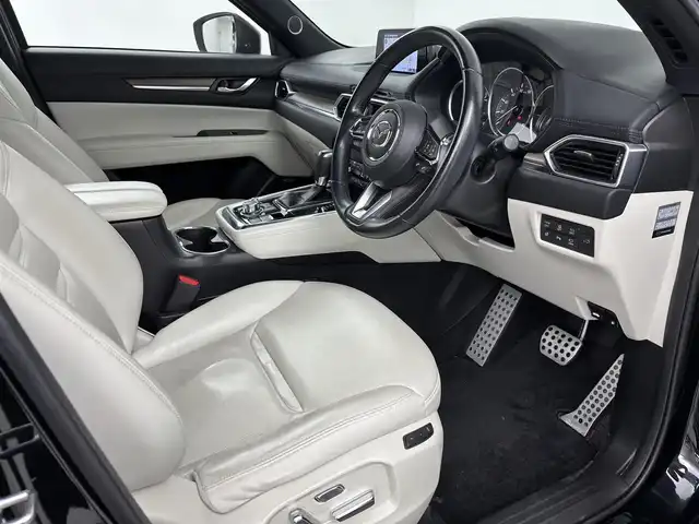 マツダ ＣＸ－８ XD Lパッケージ 埼玉県 2018(平30)年 5万km ジェットブラックマイカ BOSEサウンド/純正ナビ/(Bluetooth/USB/AUX/CD/DVD/AM/FM)/地デジワンセグ/全方位カメラ/前後ドライブレコーダー/ETC/アダプティブクルーズコントロール/衝突軽減ブレーキ/車線逸脱警報/クリアランスソナー/ステアリングヒーター/運転席・助手席・２列目シートヒーター/パワーバックドア/電子パーキングシステム/オートブレーキホールド/ルーフレール/アイドリングストップ/ロールサンシェード/プッシュスタート/ステアリングリモコン/ウィンカーミラー/フロントフォグランプ/純正フロアマット/純正19インチアルミホイール