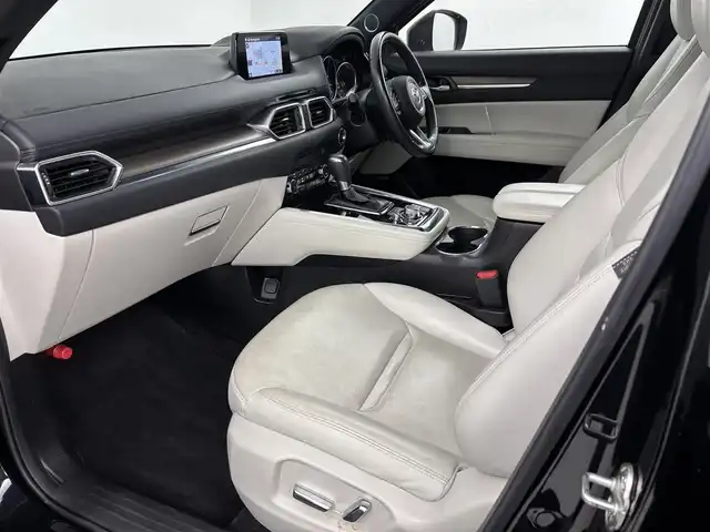 マツダ ＣＸ－８ XD Lパッケージ 埼玉県 2018(平30)年 5万km ジェットブラックマイカ BOSEサウンド/純正ナビ/(Bluetooth/USB/AUX/CD/DVD/AM/FM)/地デジワンセグ/全方位カメラ/前後ドライブレコーダー/ETC/アダプティブクルーズコントロール/衝突軽減ブレーキ/車線逸脱警報/クリアランスソナー/ステアリングヒーター/運転席・助手席・２列目シートヒーター/パワーバックドア/電子パーキングシステム/オートブレーキホールド/ルーフレール/アイドリングストップ/ロールサンシェード/プッシュスタート/ステアリングリモコン/ウィンカーミラー/フロントフォグランプ/純正フロアマット/純正19インチアルミホイール