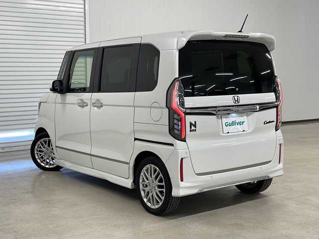 ホンダ Ｎ ＢＯＸ カスタム L ターボ 熊本県 2021(令3)年 6.5万km プラチナホワイトパール 社外メモリナビ（ＣＤ/ＤＶＤ/フルセグ/ラジオ）/バックカメラ/レーダークルーズコントロール/両側パワースライドドア/レーンキープアシスト/衝突軽減システム/横滑り防止装置/コーナーセンサー/オートライト/フォグランプ/ハーフレザーシート/サンシェード/純正フロアマット/ドアバイザー/純正15インチＡＷ