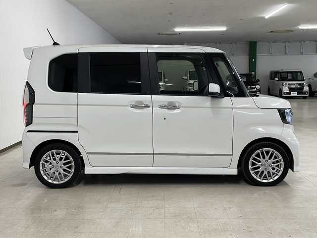 ホンダ Ｎ ＢＯＸ カスタム L ターボ 熊本県 2021(令3)年 6.5万km プラチナホワイトパール 社外メモリナビ（ＣＤ/ＤＶＤ/フルセグ/ラジオ）/バックカメラ/レーダークルーズコントロール/両側パワースライドドア/レーンキープアシスト/衝突軽減システム/横滑り防止装置/コーナーセンサー/オートライト/フォグランプ/ハーフレザーシート/サンシェード/純正フロアマット/ドアバイザー/純正15インチＡＷ