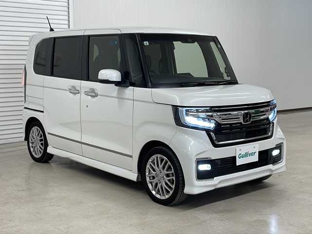 ホンダ Ｎ ＢＯＸ カスタム L ターボ 熊本県 2021(令3)年 6.5万km プラチナホワイトパール 社外メモリナビ（ＣＤ/ＤＶＤ/フルセグ/ラジオ）/バックカメラ/レーダークルーズコントロール/両側パワースライドドア/レーンキープアシスト/衝突軽減システム/横滑り防止装置/コーナーセンサー/オートライト/フォグランプ/ハーフレザーシート/サンシェード/純正フロアマット/ドアバイザー/純正15インチＡＷ