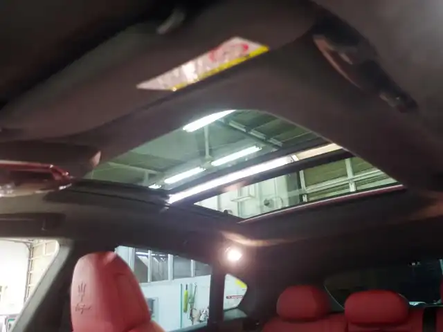 マセラティ マセラティ レヴァンテ トロフェオ 兵庫県 2022(令4)年 2.3万km ビアンコ 純正ナビ/全方位カメラ/Apple Carplay/ハーマンカードン/パノラマサンルーフ/カーボンデコラティブパネル/カーボンパドルシフト/赤革シート/ステアリングヒーター/シートヒーター(全席)/ベンチレーター(前席)/ACC/LKA/BSM/RTA/前後ドライブレコーダー/取締レーダー