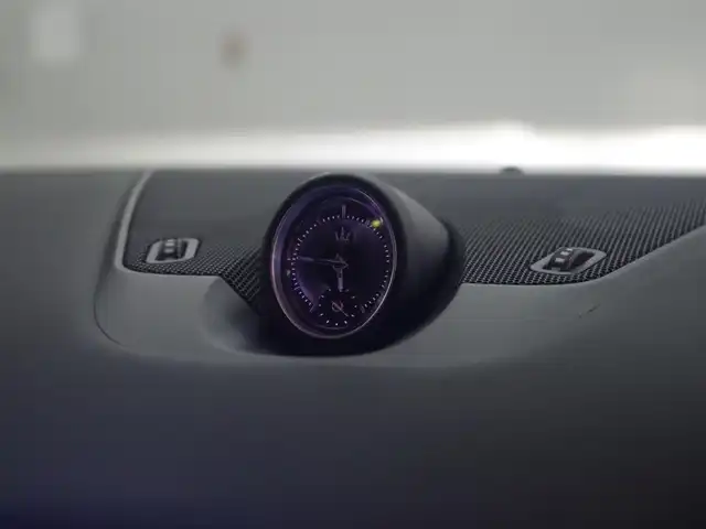 マセラティ マセラティ レヴァンテ トロフェオ 兵庫県 2022(令4)年 2.3万km ビアンコ 純正ナビ/全方位カメラ/Apple Carplay/ハーマンカードン/パノラマサンルーフ/カーボンデコラティブパネル/カーボンパドルシフト/赤革シート/ステアリングヒーター/シートヒーター(全席)/ベンチレーター(前席)/ACC/LKA/BSM/RTA/前後ドライブレコーダー/取締レーダー