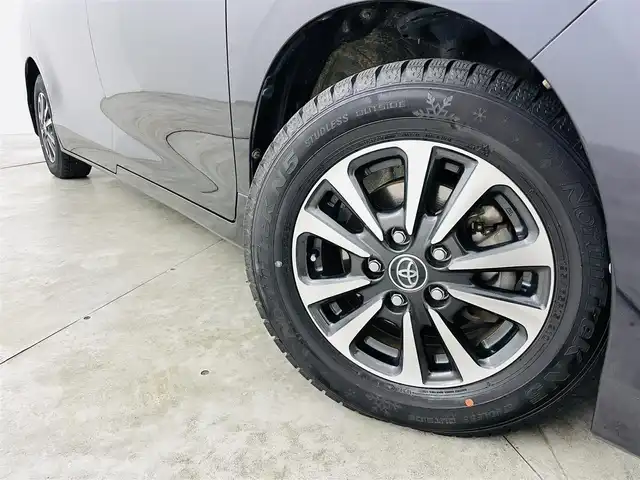 トヨタ エスクァイア Gi プレミアムパッケージ 福島県 2017(平29)年 14.1万km スパークリングブラックパールクリスタルシャイン トヨタセーフティセンス/・オートハイビーム/・車線逸脱警報装置/・横滑り防止装置/・衝突被害軽減ブレーキ/純正ナビゲーション/・型番：NSZT-Y66T/・ETC2.0/・バックカメラ/・純正後席ディスプレイ(V12T-R66C)/両側パワースライドドア/ハーフレザーシート/・シートヒーター/・エアシート/革巻きステアリング/・ステアリングスイッチ/・クルーズコントロール/・ステアリングヒーター/電動格納ミラー/・ウィンカーミラー/・オートミラー/USB充電ポート/LEDヘッドライト/・オートライト/・フォグランプ/MTモード付AT/純正フロアマット/純正ドアバイザー/積込み夏タイヤ/・7mm/・195/65R15