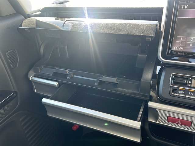 スズキ スペーシア カスタム HYBRID XS ターボ 石川県 2018(平30)年 9.1万km ピュアホワイトパール/ブラック2トーン 4WD/ワンオーナー/セーフティサポート/・デュアルセンサーブレーキサポート/・車線逸脱警報機能/・後退時ブレーキサポート/・リアパーキングセンサー/・誤発信抑制機能/・ふらつき警報機能/・ハイビームアシスト/純正SDメモリーナビゲーション/【CD・DVD・Bluetooth・フルセグTV】/型番：CN-RZ843/クルーズコントロール/両側パワースライドドア/前席シートヒーター/ビルトインETC/LEDヘッドライト/・オートライト/・フォグランプ/スマートキー/・プッシュスタート/・スペアキー/電動格納ミラー/・ウインカーミラー/革巻きステアリング/・パドルシフト/・ステアリングリモコン/アイドリングストップ/横滑り防止機能/純正フロアマット/取扱説明書/新車時保証書