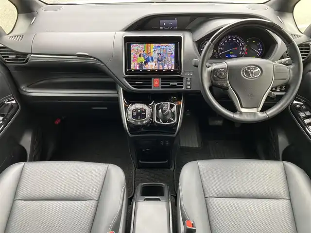 トヨタ エスクァイア ハイブリッド Gi 福岡県 2020(令2)年 7.3万km ホワイトパールクリスタルシャイン ワンオーナー/純正ディーラーナビ（NSZT-Y68T）/（フルセグTV/CD/DVD/Bluetooth）/バックカメラ/純正フリップダウンモニター/前席シートヒーター/レザーシート/クルーズコントロール/ビルトインETC/両側パワースライドドア/ドライブレコーダー/プリクラッシュセーフティ/レーンキープアシスト/プッシュスタート/純正15インチアルミホイール/純正フロアマット/USB充電ポート