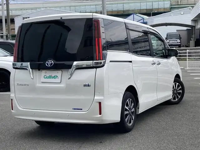 トヨタ エスクァイア ハイブリッド Gi 福岡県 2020(令2)年 7.3万km ホワイトパールクリスタルシャイン ワンオーナー/純正ディーラーナビ（NSZT-Y68T）/（フルセグTV/CD/DVD/Bluetooth）/バックカメラ/純正フリップダウンモニター/前席シートヒーター/レザーシート/クルーズコントロール/ビルトインETC/両側パワースライドドア/ドライブレコーダー/プリクラッシュセーフティ/レーンキープアシスト/プッシュスタート/純正15インチアルミホイール/純正フロアマット/USB充電ポート