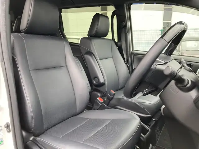 トヨタ エスクァイア ハイブリッド Gi 福岡県 2020(令2)年 7.3万km ホワイトパールクリスタルシャイン ワンオーナー/純正ディーラーナビ（NSZT-Y68T）/（フルセグTV/CD/DVD/Bluetooth）/バックカメラ/純正フリップダウンモニター/前席シートヒーター/レザーシート/クルーズコントロール/ビルトインETC/両側パワースライドドア/ドライブレコーダー/プリクラッシュセーフティ/レーンキープアシスト/プッシュスタート/純正15インチアルミホイール/純正フロアマット/USB充電ポート