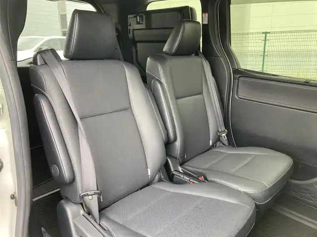 トヨタ エスクァイア ハイブリッド Gi 福岡県 2020(令2)年 7.3万km ホワイトパールクリスタルシャイン ワンオーナー/純正ディーラーナビ（NSZT-Y68T）/（フルセグTV/CD/DVD/Bluetooth）/バックカメラ/純正フリップダウンモニター/前席シートヒーター/レザーシート/クルーズコントロール/ビルトインETC/両側パワースライドドア/ドライブレコーダー/プリクラッシュセーフティ/レーンキープアシスト/プッシュスタート/純正15インチアルミホイール/純正フロアマット/USB充電ポート