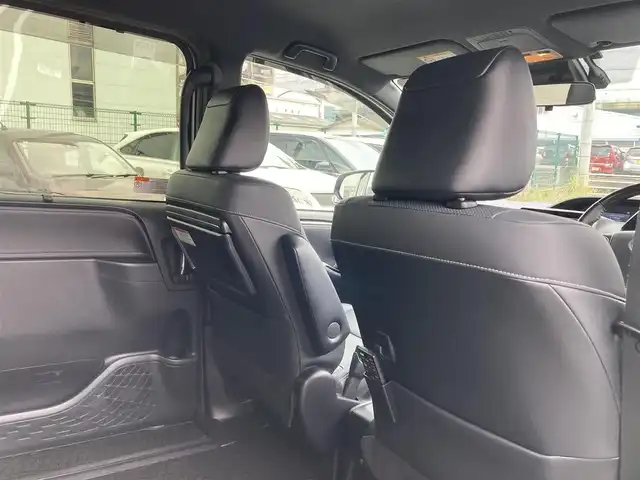 トヨタ エスクァイア ハイブリッド Gi 福岡県 2020(令2)年 7.3万km ホワイトパールクリスタルシャイン ワンオーナー/純正ディーラーナビ（NSZT-Y68T）/（フルセグTV/CD/DVD/Bluetooth）/バックカメラ/純正フリップダウンモニター/前席シートヒーター/レザーシート/クルーズコントロール/ビルトインETC/両側パワースライドドア/ドライブレコーダー/プリクラッシュセーフティ/レーンキープアシスト/プッシュスタート/純正15インチアルミホイール/純正フロアマット/USB充電ポート