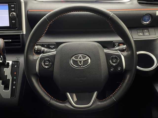トヨタ シエンタ ハイブリッド G クエロ 宮崎県 2017(平29)年 4.5万km シルバーM ワンオーナー/Toyota Safety Sense/〇プリクラシュセーフティ/〇レーンディパーチャーアラート/〇オートハイビーム/〇先行車発進/純正7インチSDナビ/フルセグTV/CD/DVD/Bluetooth/バックカメラ/ハーフレザーシート/両側パワースライドドア/LEDヘッドライト/純正16インチAW/ビルトインETC/スマートキー×2/保証書