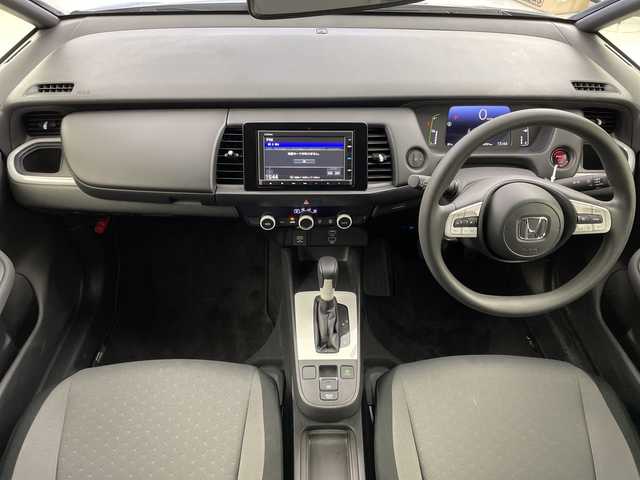 ホンダ フィット e:HEVベーシック 岐阜県 2020(令2)年 4.3万km シルバー 純正SDナビゲーション【VXM-205Ci】/フルセグテレビ/Bluetooth/USB/CD　DVD/バックカメラ/コーナーセンサー/衝突被害軽減システム/レーンキープアシスト/ビルトインETC/ドラレコ/スマートキー/プッシュスタート/サイドバイザー/純正フロアマット