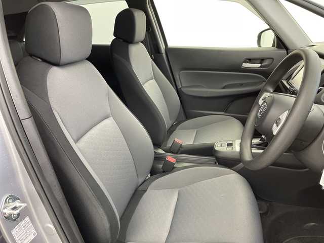 ホンダ フィット e:HEVベーシック 岐阜県 2020(令2)年 4.3万km シルバー 純正SDナビゲーション【VXM-205Ci】/フルセグテレビ/Bluetooth/USB/CD　DVD/バックカメラ/コーナーセンサー/衝突被害軽減システム/レーンキープアシスト/ビルトインETC/ドラレコ/スマートキー/プッシュスタート/サイドバイザー/純正フロアマット