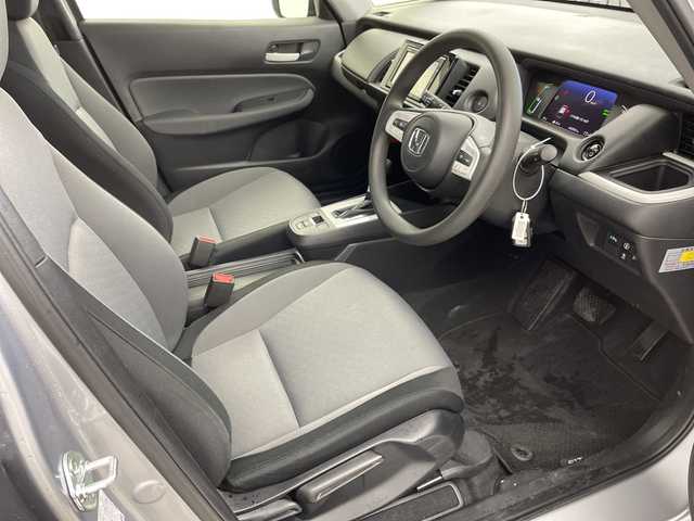 ホンダ フィット e:HEVベーシック 岐阜県 2020(令2)年 4.3万km シルバー 純正SDナビゲーション【VXM-205Ci】/フルセグテレビ/Bluetooth/USB/CD　DVD/バックカメラ/コーナーセンサー/衝突被害軽減システム/レーンキープアシスト/ビルトインETC/ドラレコ/スマートキー/プッシュスタート/サイドバイザー/純正フロアマット