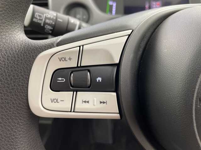 ホンダ フィット e:HEVベーシック 岐阜県 2020(令2)年 4.3万km シルバー 純正SDナビゲーション【VXM-205Ci】/フルセグテレビ/Bluetooth/USB/CD　DVD/バックカメラ/コーナーセンサー/衝突被害軽減システム/レーンキープアシスト/ビルトインETC/ドラレコ/スマートキー/プッシュスタート/サイドバイザー/純正フロアマット