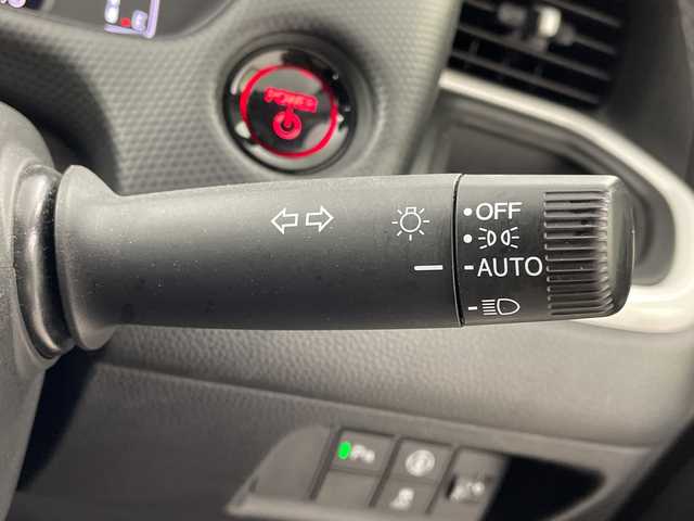 ホンダ フィット e:HEVベーシック 岐阜県 2020(令2)年 4.3万km シルバー 純正SDナビゲーション【VXM-205Ci】/フルセグテレビ/Bluetooth/USB/CD　DVD/バックカメラ/コーナーセンサー/衝突被害軽減システム/レーンキープアシスト/ビルトインETC/ドラレコ/スマートキー/プッシュスタート/サイドバイザー/純正フロアマット