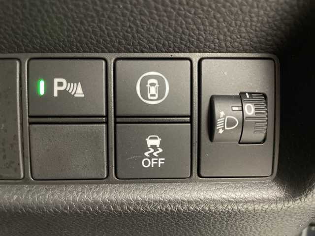 ホンダ フィット e:HEVベーシック 岐阜県 2020(令2)年 4.3万km シルバー 純正SDナビゲーション【VXM-205Ci】/フルセグテレビ/Bluetooth/USB/CD　DVD/バックカメラ/コーナーセンサー/衝突被害軽減システム/レーンキープアシスト/ビルトインETC/ドラレコ/スマートキー/プッシュスタート/サイドバイザー/純正フロアマット