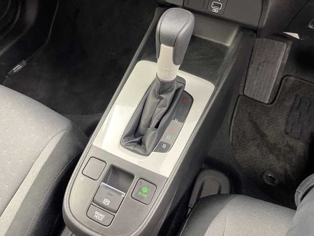 ホンダ フィット e:HEVベーシック 岐阜県 2020(令2)年 4.3万km シルバー 純正SDナビゲーション【VXM-205Ci】/フルセグテレビ/Bluetooth/USB/CD　DVD/バックカメラ/コーナーセンサー/衝突被害軽減システム/レーンキープアシスト/ビルトインETC/ドラレコ/スマートキー/プッシュスタート/サイドバイザー/純正フロアマット