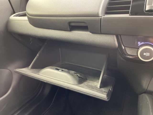 ホンダ フィット e:HEVベーシック 岐阜県 2020(令2)年 4.3万km シルバー 純正SDナビゲーション【VXM-205Ci】/フルセグテレビ/Bluetooth/USB/CD　DVD/バックカメラ/コーナーセンサー/衝突被害軽減システム/レーンキープアシスト/ビルトインETC/ドラレコ/スマートキー/プッシュスタート/サイドバイザー/純正フロアマット