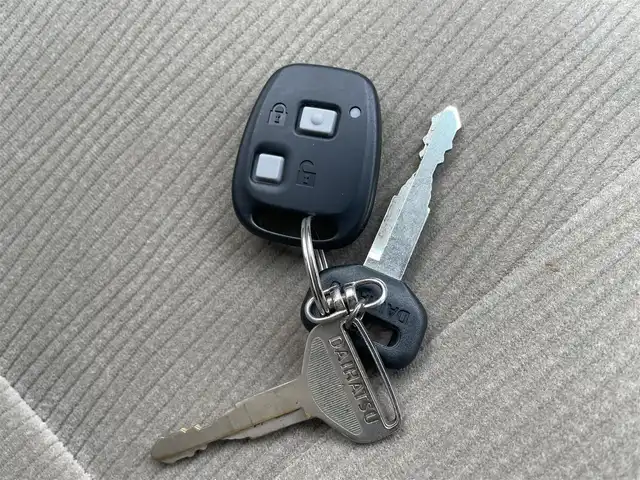 ダイハツ アトレー ワゴン カスタム ターボ RS 山形県 2013(平25)年 2万km ブライトシルバーメタリック 4WD/ターボ/カーオーディオ/　　【CD　AM/FM】/両側イージークローザードア/HIDヘッドライト/純正13インチアルミホイール/純正フロアマット/パワーウィンドウ/ドアバイザー/AAC/電動格納ミラー/フォグランプ/リモコンキー/ETC