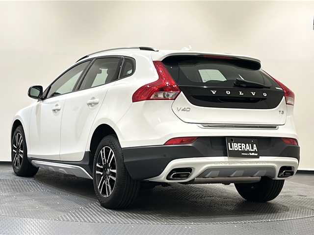 ボルボ Ｖ４０ クロスカントリー T3 キネティック 新潟県 2019(平31)年 3.2万km アイスホワイト アダプティブ・クルーズ・コントロール/ブラインドスポット・インフォメーション・システム/レーン・キーピング・エイド/レーン・チェンジ・マージ・エイド/ロード・サイン・インフォメーション/（ドライバー・アラート・コントロール/クロス・トラフィック・アラート/リアビューカメラ/ LEDヘッドライト（アクティブベンディング機能付）/アクティブ・ハイビーム/LEDデイタイム・ランニング/ 7インチ・ワイドディスプレイ/・HDDナビ/・Bluetooth/・USB/ドライブレコーダー/ETC