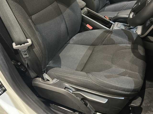 ボルボ Ｖ４０ クロスカントリー T3 キネティック 新潟県 2019(平31)年 3.2万km アイスホワイト アダプティブ・クルーズ・コントロール/ブラインドスポット・インフォメーション・システム/レーン・キーピング・エイド/レーン・チェンジ・マージ・エイド/ロード・サイン・インフォメーション/（ドライバー・アラート・コントロール/クロス・トラフィック・アラート/リアビューカメラ/ LEDヘッドライト（アクティブベンディング機能付）/アクティブ・ハイビーム/LEDデイタイム・ランニング/ 7インチ・ワイドディスプレイ/・HDDナビ/・Bluetooth/・USB/ドライブレコーダー/ETC