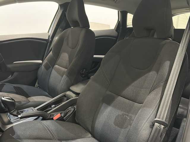 ボルボ Ｖ４０ クロスカントリー T3 キネティック 新潟県 2019(平31)年 3.2万km アイスホワイト アダプティブ・クルーズ・コントロール/ブラインドスポット・インフォメーション・システム/レーン・キーピング・エイド/レーン・チェンジ・マージ・エイド/ロード・サイン・インフォメーション/（ドライバー・アラート・コントロール/クロス・トラフィック・アラート/リアビューカメラ/ LEDヘッドライト（アクティブベンディング機能付）/アクティブ・ハイビーム/LEDデイタイム・ランニング/ 7インチ・ワイドディスプレイ/・HDDナビ/・Bluetooth/・USB/ドライブレコーダー/ETC