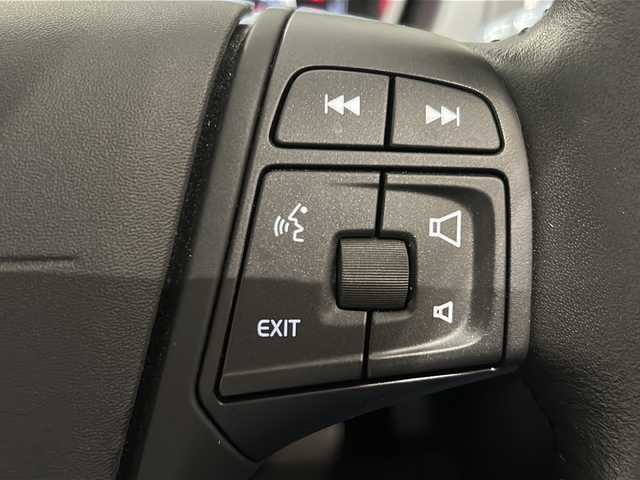 ボルボ Ｖ４０ クロスカントリー T3 キネティック 新潟県 2019(平31)年 3.2万km アイスホワイト アダプティブ・クルーズ・コントロール/ブラインドスポット・インフォメーション・システム/レーン・キーピング・エイド/レーン・チェンジ・マージ・エイド/ロード・サイン・インフォメーション/（ドライバー・アラート・コントロール/クロス・トラフィック・アラート/リアビューカメラ/ LEDヘッドライト（アクティブベンディング機能付）/アクティブ・ハイビーム/LEDデイタイム・ランニング/ 7インチ・ワイドディスプレイ/・HDDナビ/・Bluetooth/・USB/ドライブレコーダー/ETC