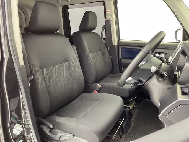 トヨタ ルーミー カスタムG－T 大阪府 2017(平29)年 2.6万km ブラックマイカメタリック スマートアシストII/　・衝突警告機能/　・衝突回避支援ブレーキ機能/　・誤発進抑制機能/　・車線逸脱警報機能/　・先行車発進お知らせ機能/　・オートマチックハイビーム/社外ナビ/　（Bluetooth/CD/DVD）/フルセグTV/バックカメラ/クルーズコントロール/両側パワースライドドア/LEDヘッドライト/フォグランプ/オートライト/純正15インチアルミホイール/純正フロアマット/スマートキー/ETC